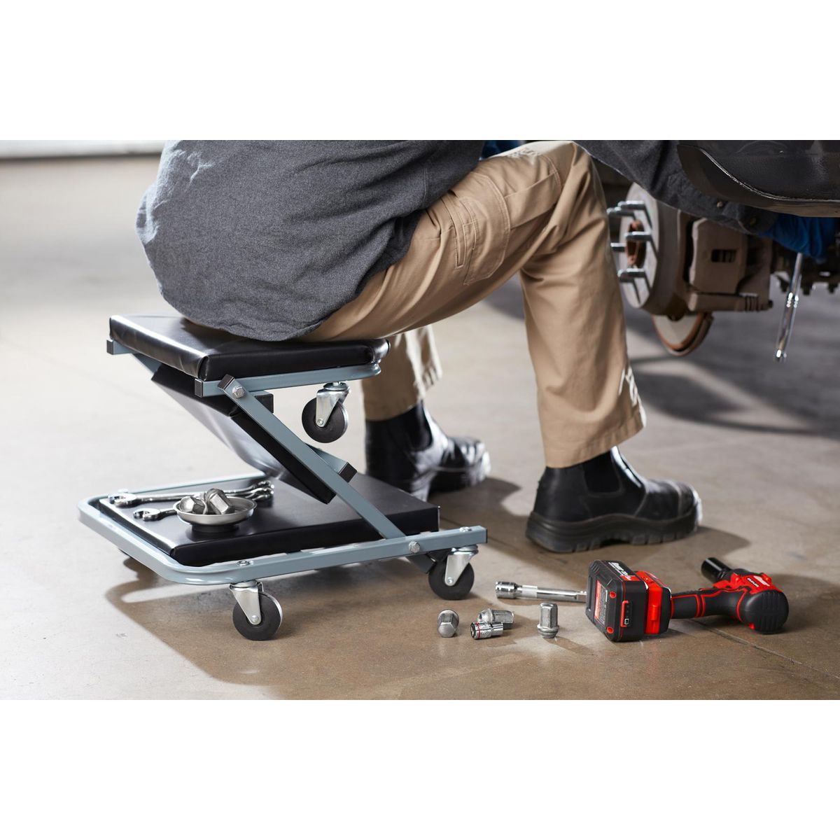 2-in-1 Mechanics Seat and Creeper M379617