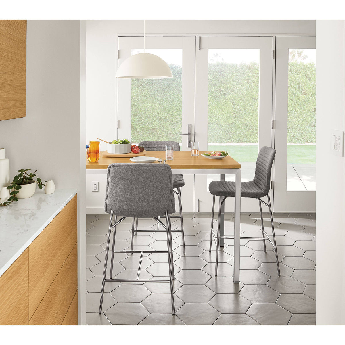 White Venatino Marble Counter Table W973759