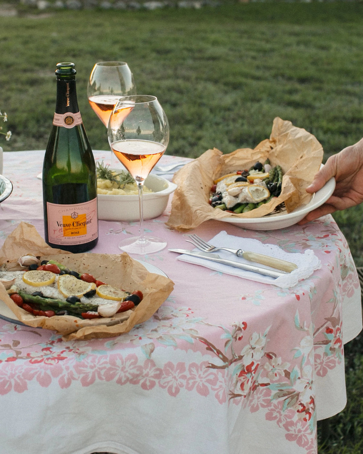 Brut Rose Sparkling Wine, 750 ml, 12.5% ABV D6466