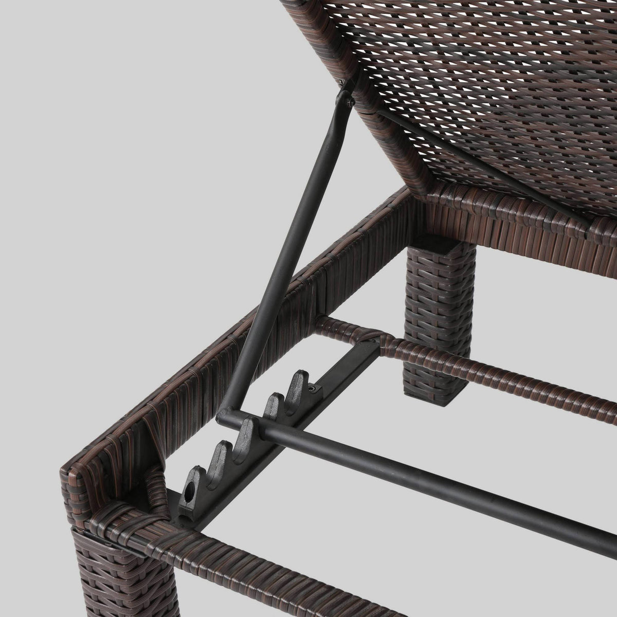 Brown Wicker Chaise Lounge Set of 4 G957102
