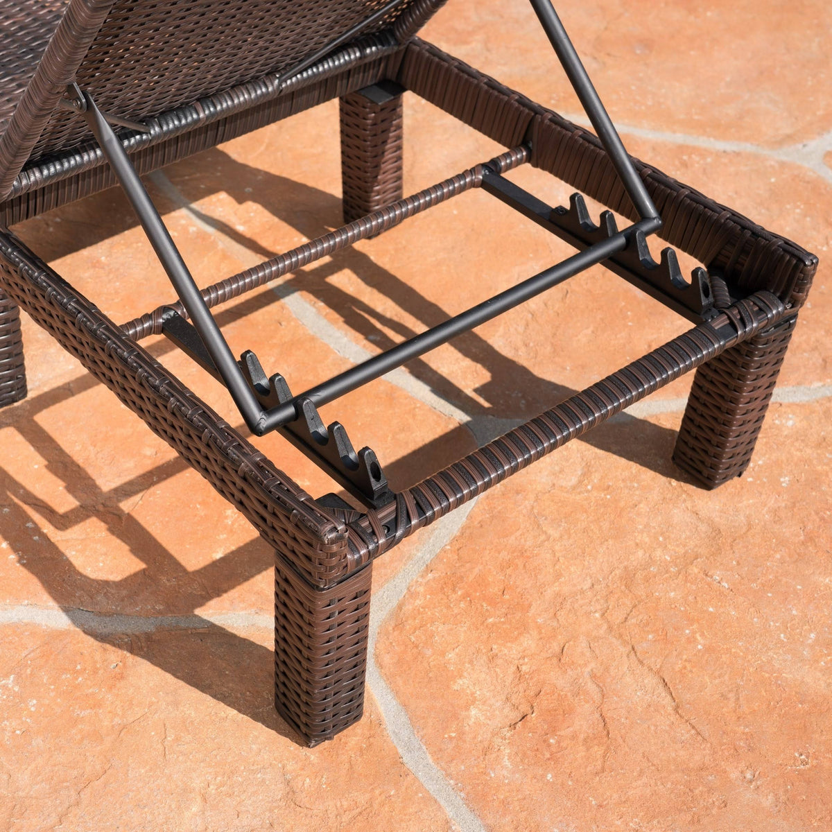 Brown Wicker Chaise Lounge Set of 4 G957102