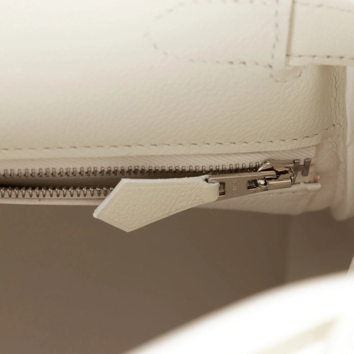 White 28 Retourne Handbag B59101