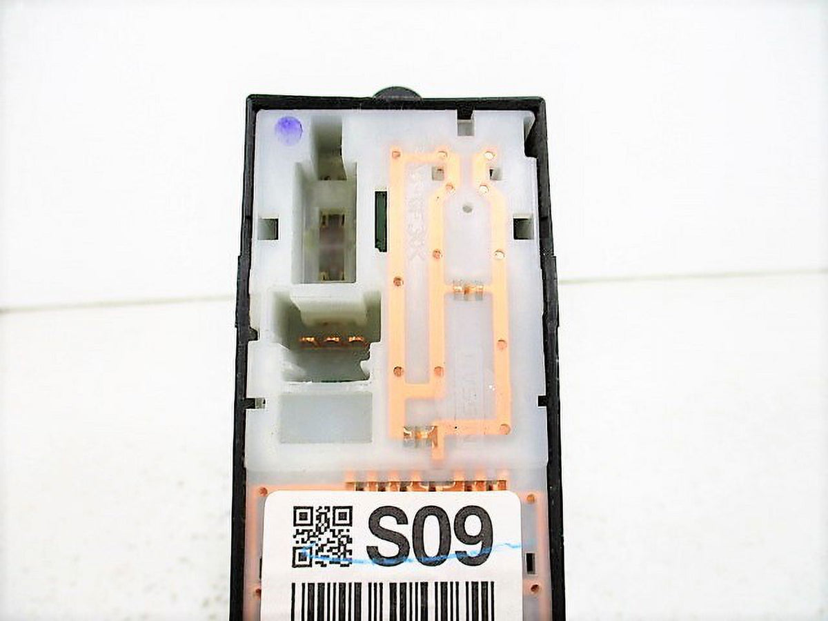 Pre-Owned Subaru Forester Driver Master LH Auto Window Lock Switch C7820