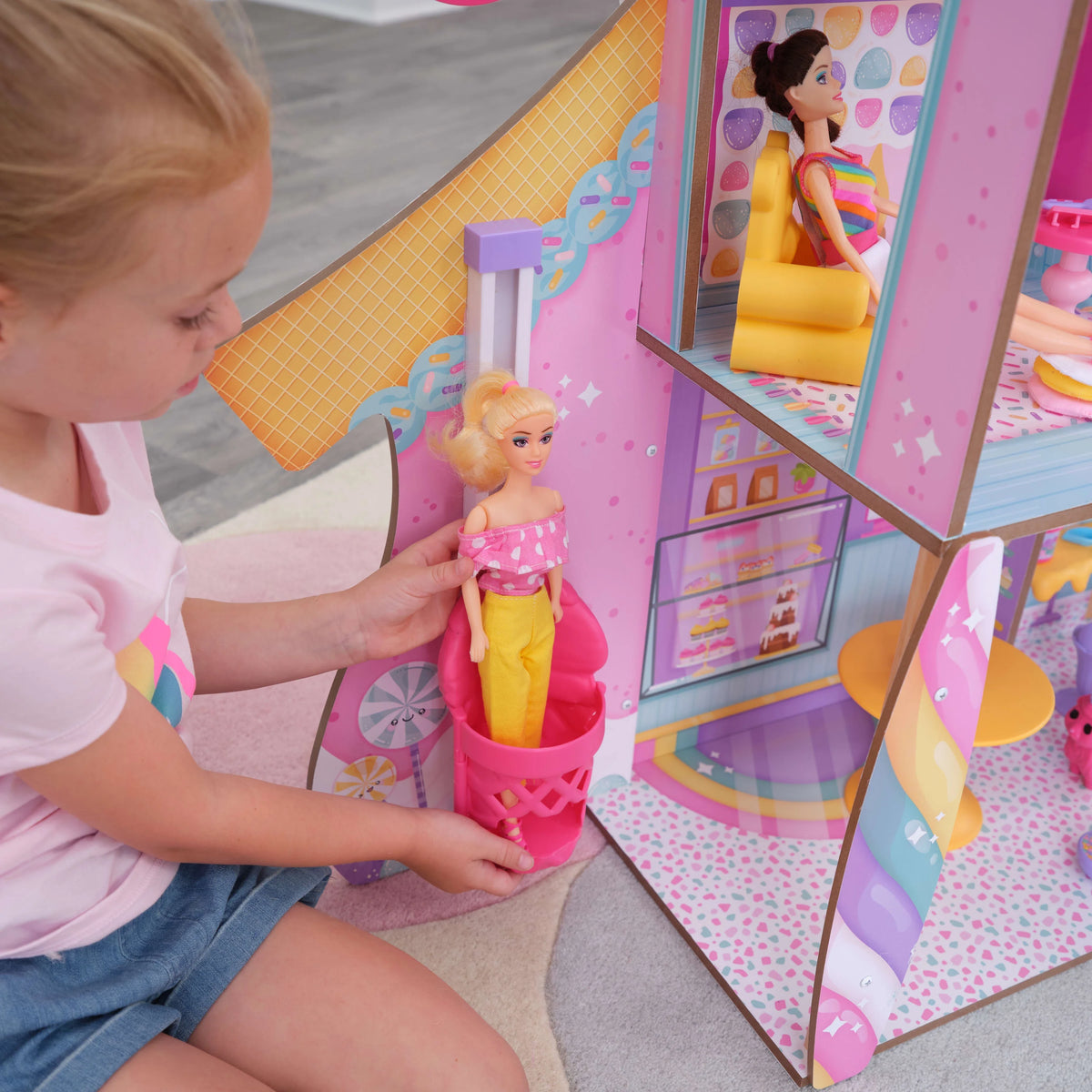 Wooden Dollhouse with Elevator 28 Accessories W641