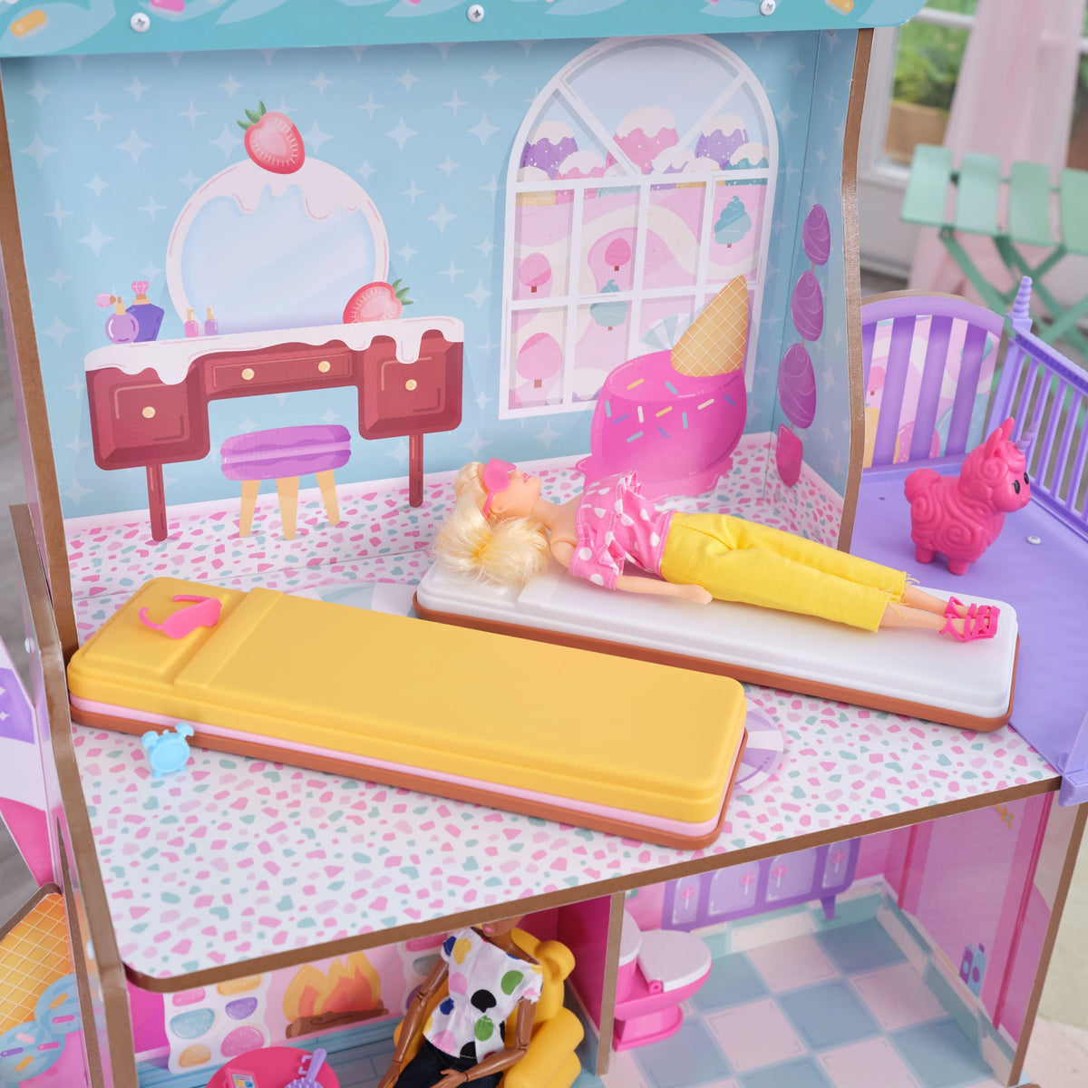 Wooden Dollhouse with Elevator 28 Accessories W641