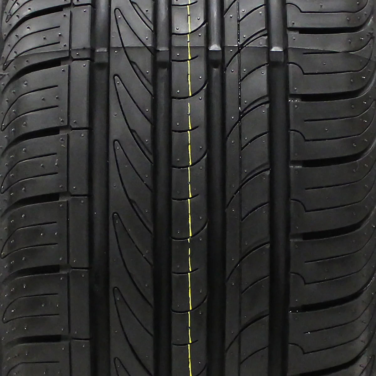 P225/65R17 100H Passenger Tire Y5793