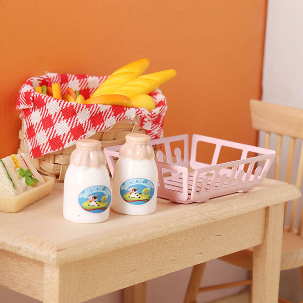 1:12 Scale Dollhouse Miniature Milk Bottle with Storage Basket Y5338