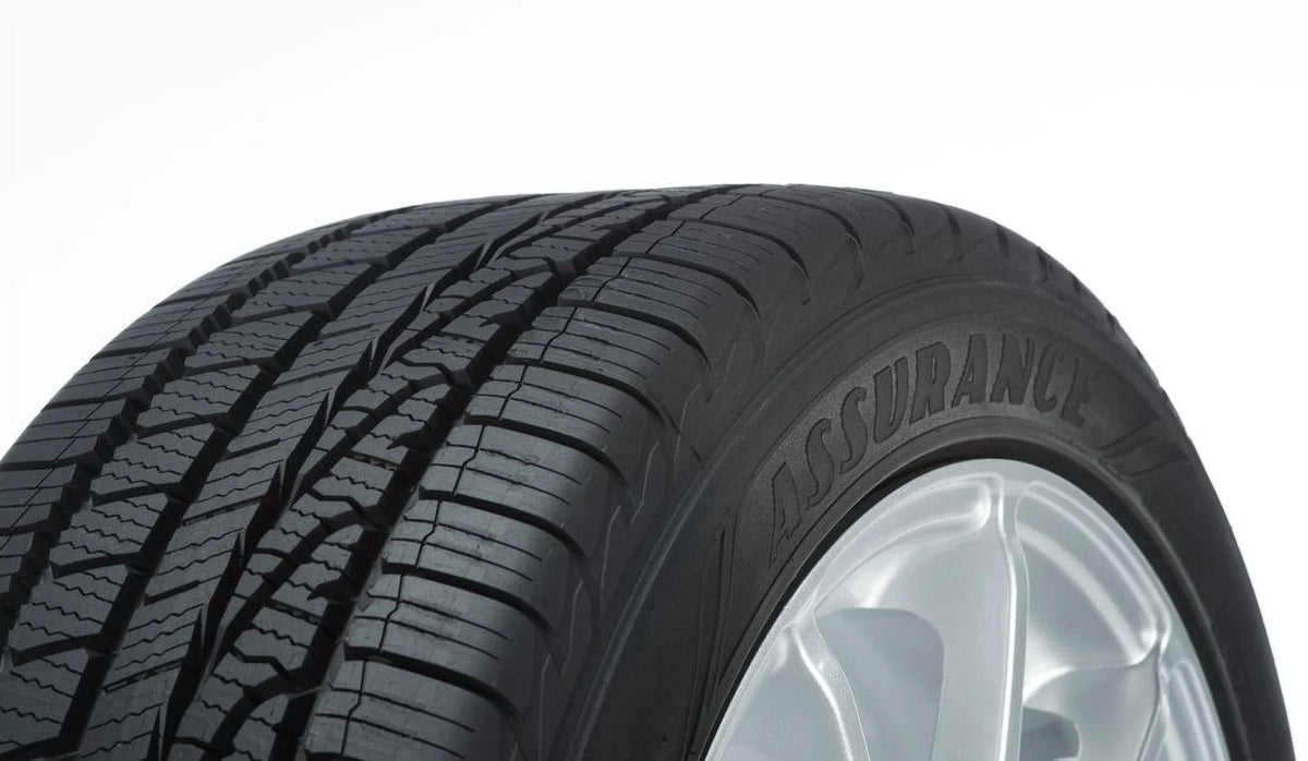 235/55R19 101V All-Season Tire P461184