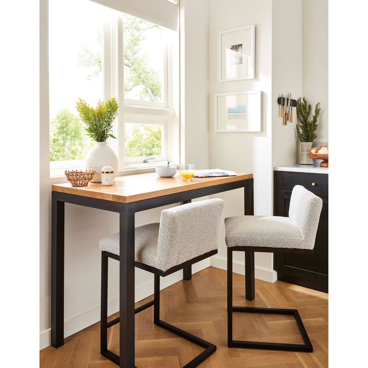 White Venatino Marble Counter Table W973759
